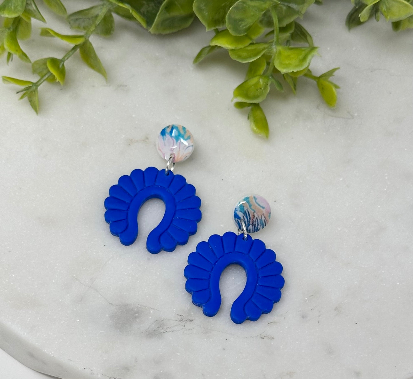 Scalloped Horseshoe